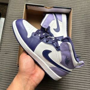 Air Jordan 1 Mid Blueberry
